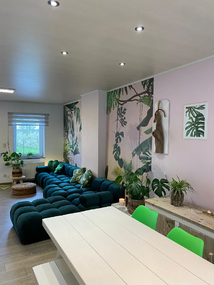 Une photo de la salle à manger