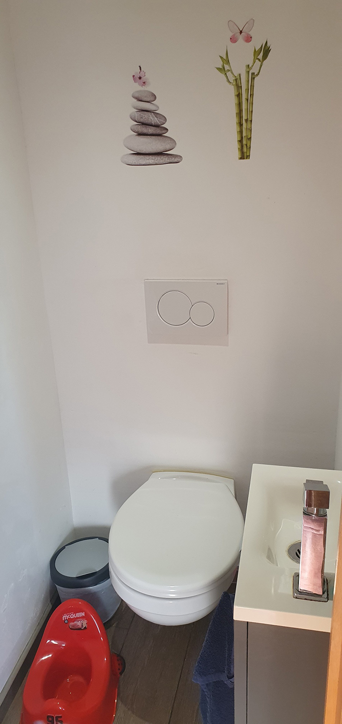 Une photo de la toilette